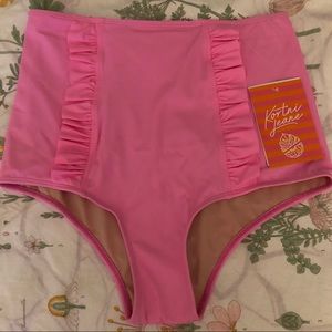 Kortni Jeane Poppin' pink front ruffle bottom M